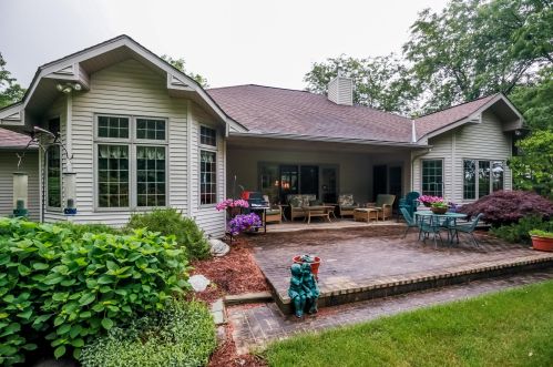 2425 58 St, Fennville MI 49408-8417 exterior