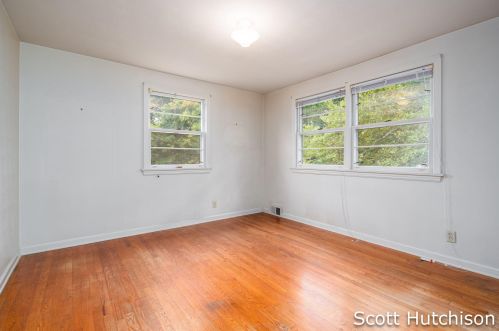 1842 Diamond Ave, Grand Rapids MI 49505-4873 exterior