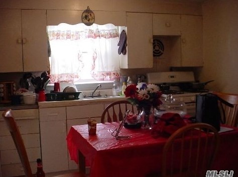 19 9 Ave, Huntington Station NY 11746-2219 exterior