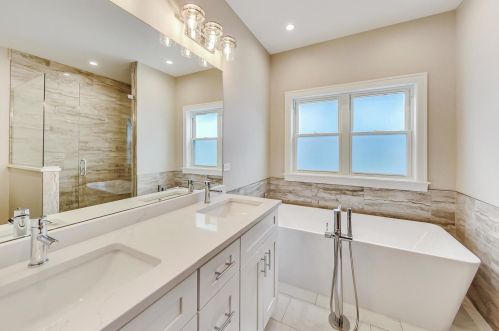 6346 Kenwood Ave, Chicago IL 60619-1427 exterior