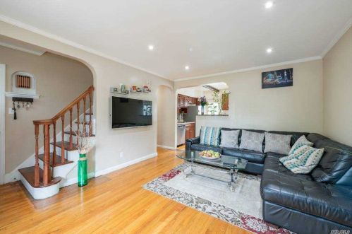 184 Dean St, Valley Stream NY 11580-4911 exterior