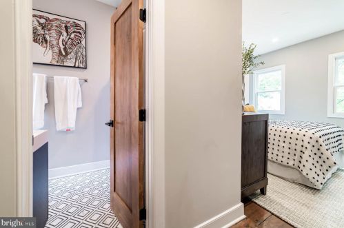 1011 Duke St, Alexandria VA 22314-3402 exterior