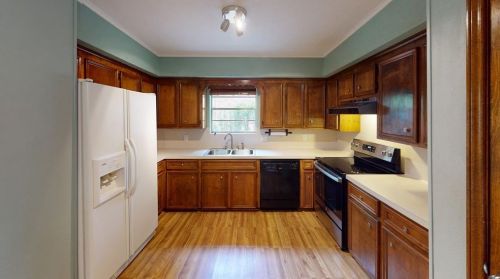 3345 Pne Grv Dr, Huntsville TX 77340-8937 exterior