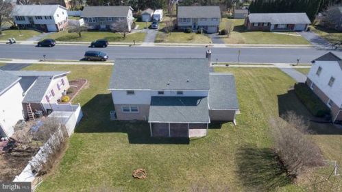 2142 Coventry Rd, Lancaster, PA 17601-3031