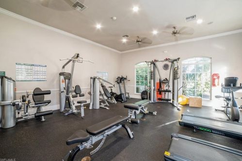 2015 Crestview Way, Naples FL 34119-3336 exterior