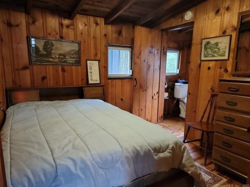 8 Arnold Ln, Killingly CT 06241-1515 exterior