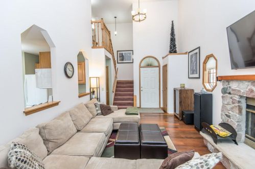 342 113th St, Milwaukee, WI 53226-4004