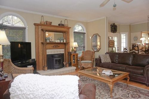 109 Babbling Brk Rd, Torrington CT 06790-2166 exterior