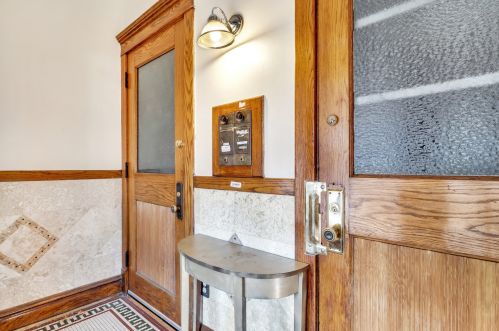 4710 Artesian Ave, Chicago IL 60659-5035 exterior