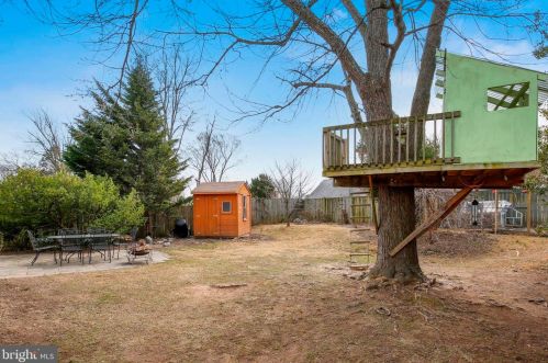 813 Crothers Ln, Rockville MD 20852-1104 exterior