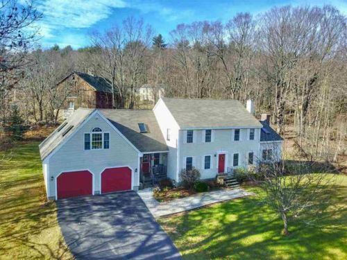 16 Oak Hill Dr, Concord, NH 03307-0806