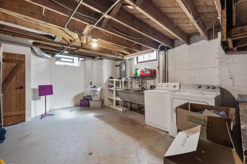 5518 Auer Ave, Milwaukee WI 53212-2107 exterior