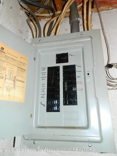 5912 Okemos Rd, Haslett MI 48840-9519 exterior