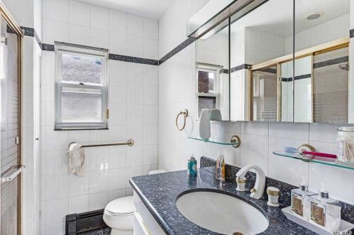 49 Countisbury Ave, Valley Stream NY 11580-1748 exterior