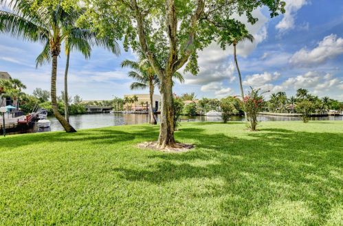 7 Royal Palm Way, Boca Raton FL  33432-7851 exterior
