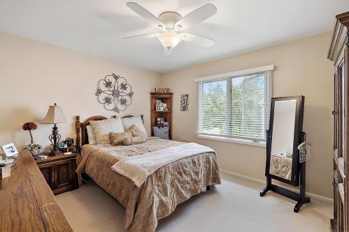 1039 Bloomview Cir, Rochester MI 48307-1728 exterior