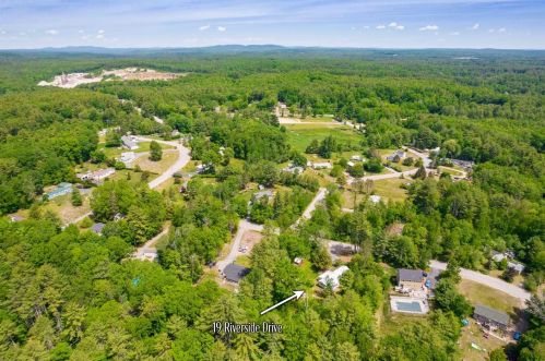 19 Riverside Dr, Raymond NH  03077-2713 exterior