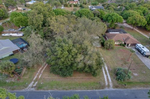 5406 Palmetto Dr, Fort Pierce FL 34982-7481 exterior