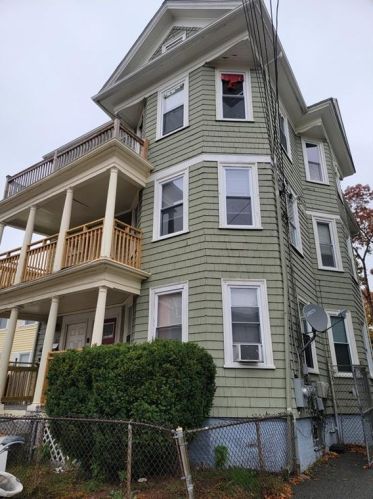 82 Huron St, Providence, RI 02908-4629