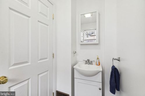 326 Jackson St, Philadelphia PA 19145-3617 exterior