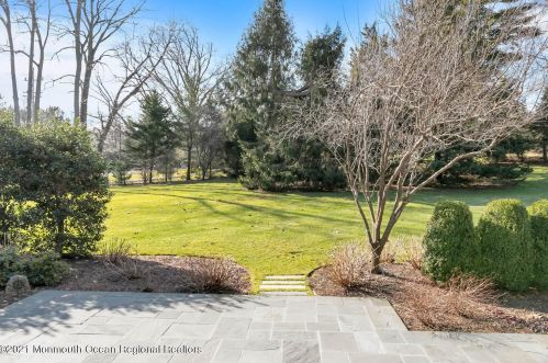 15 Sunny Ridge Dr, Red Bank NJ exterior