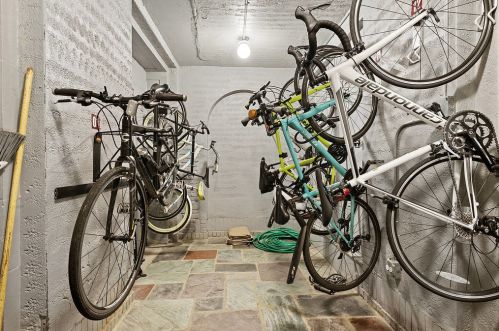 433 Briar Pl, Chicago IL  60657-4752 exterior