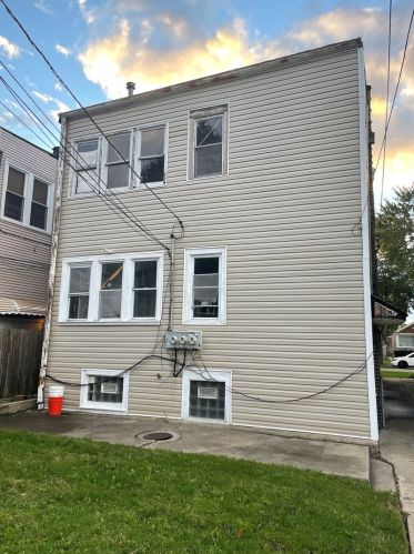 7249 Richmond St, Chicago, IL 60629-3012