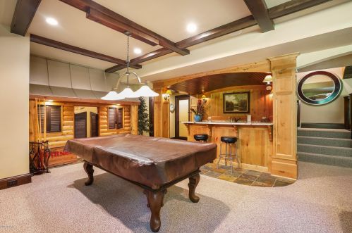 2068 Tall Pne Dr, Grand Rapids MI 49546-7923 exterior