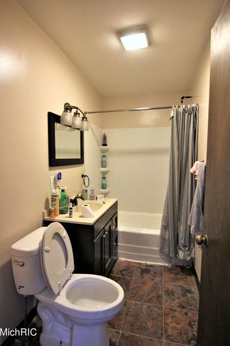 1144 Larch Ave, Meskegon MI 49441-2230 exterior