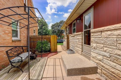 4272 72nd St, Milwaukee WI  53216-1038 exterior