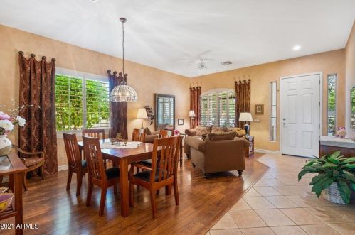 7035 27th Way, Phoenix, AZ 85042-5929