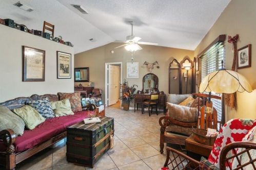 1174 Gastador Ave, Fort Pierce, FL 34953-1833