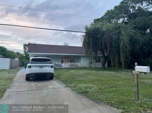 261 Pisces Ter, Fort Pierce FL 34984-4458 exterior