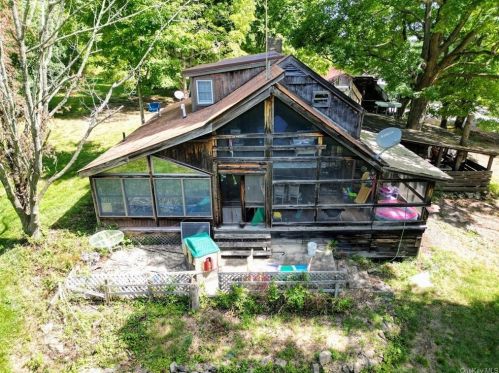 686 Route 17m, Middletown NY 10940-6757 exterior