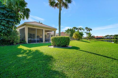 8211 Muirhead Cir, Boynton Beach FL 33472-5064 exterior