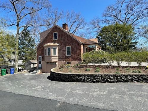 34 Roundwood Rd, Newton MA 02464-1217 exterior
