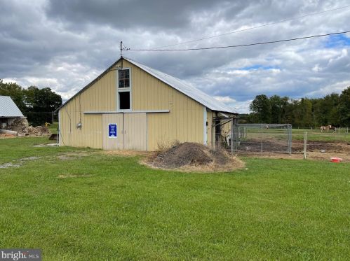 998 Plunkert Rd, Littlestown PA 17340-9643 exterior