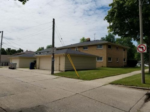 7300 Honey Creek Dr, Milwaukee WI  53219-3962 exterior