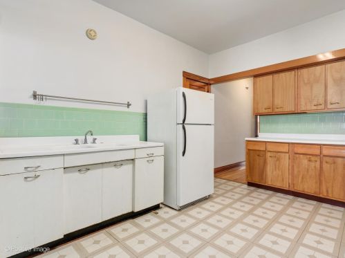 2008 Addison St, Chicago IL 60618-6102 exterior