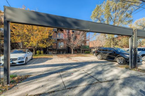 3747 Michigan Ave, Chicago IL 60653-1533 exterior