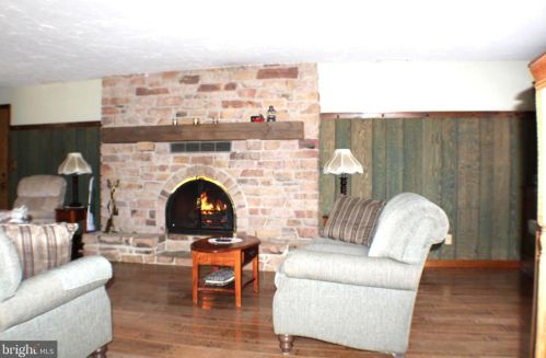 1037 Bollinger Rd, Littlestown PA 17340-9602 exterior