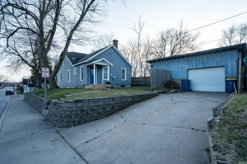 911 Division St, Mishawaka, IN 46545-6607