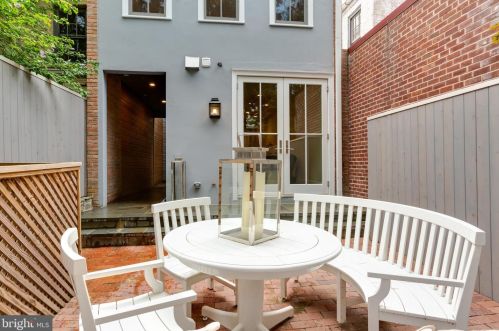 3137 O St, Washington DC 20020-3620 exterior