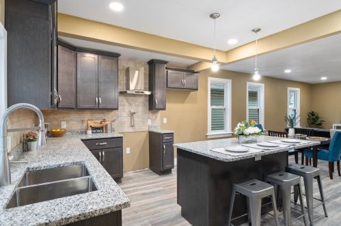 2540 Booth St, Milwaukee WI 53212-2907 exterior