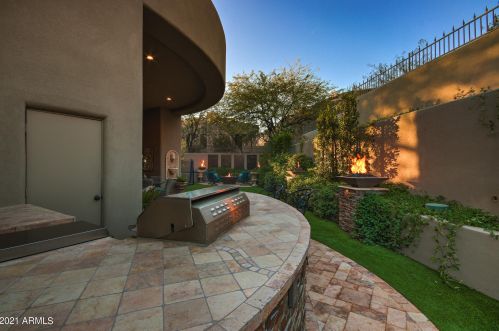 13841 Cyn Dr, Phoenix AZ 85016-2403 exterior