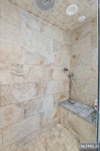 305 Williams Ct, Edgewater NJ 07020-1613 exterior