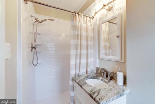 8428 Cherry Vly Ln, Alexandria VA 22309-2100 exterior