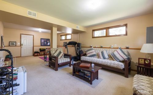 2350 Plainfield Ave, Piscataway NJ 08854-4045 exterior