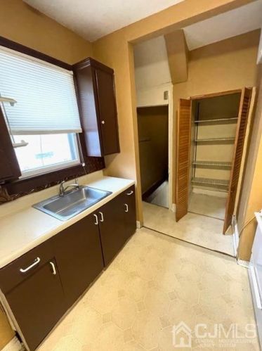 28 Stone St, New Brunswick NJ 08901-1138 exterior