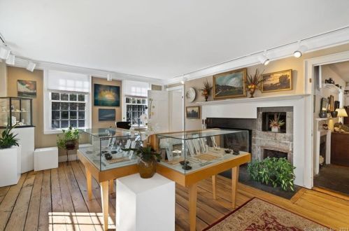 381 Main St, Deep River CT 06417-1805 exterior